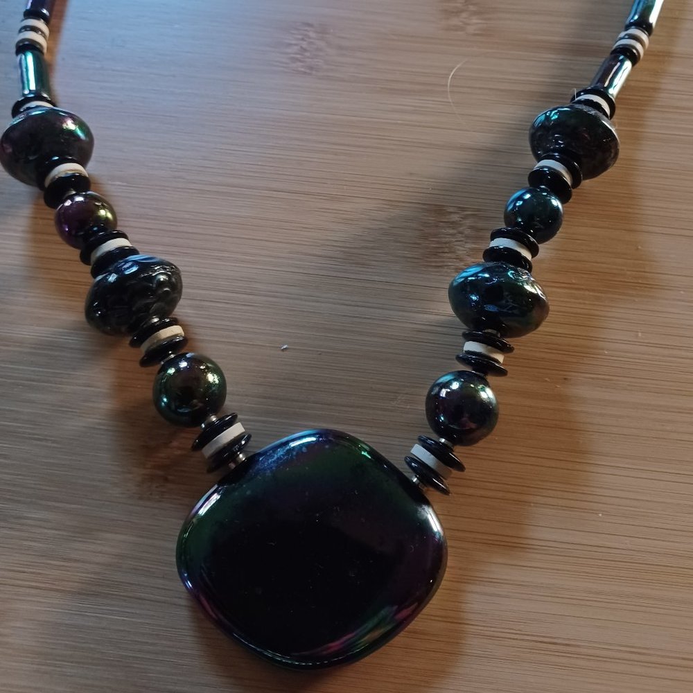 Iridescent necklace
